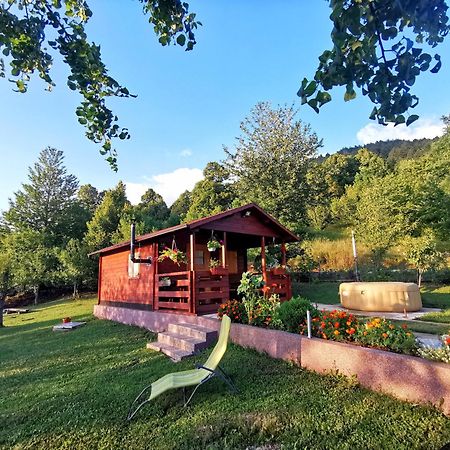 Cottage La Sierra With Jacuzzi Korenica Esterno foto