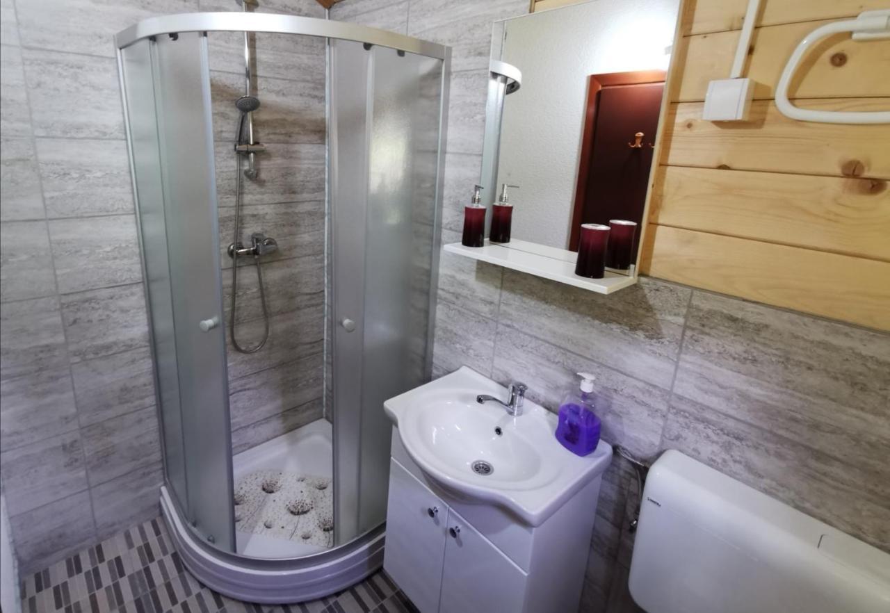 Cottage La Sierra With Jacuzzi Korenica Esterno foto