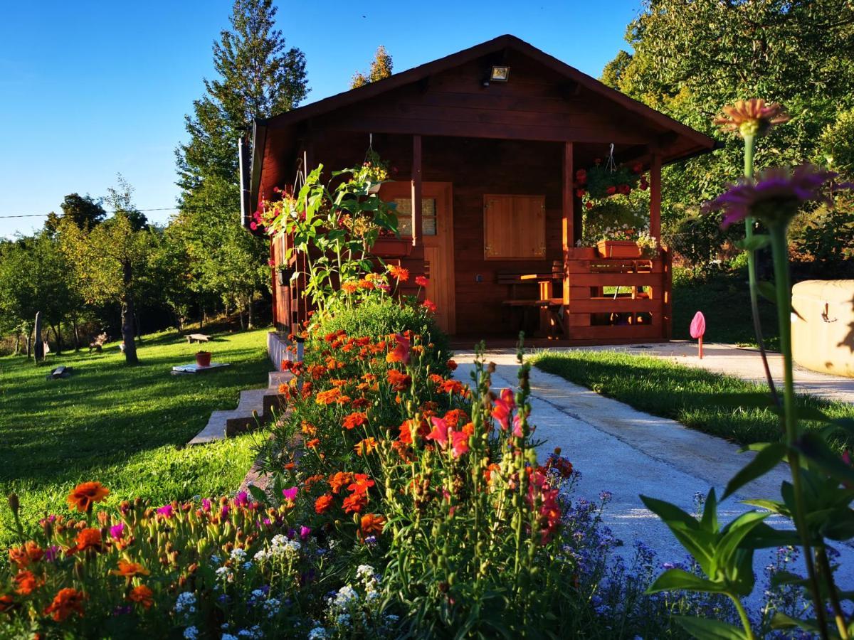 Cottage La Sierra With Jacuzzi Korenica Esterno foto
