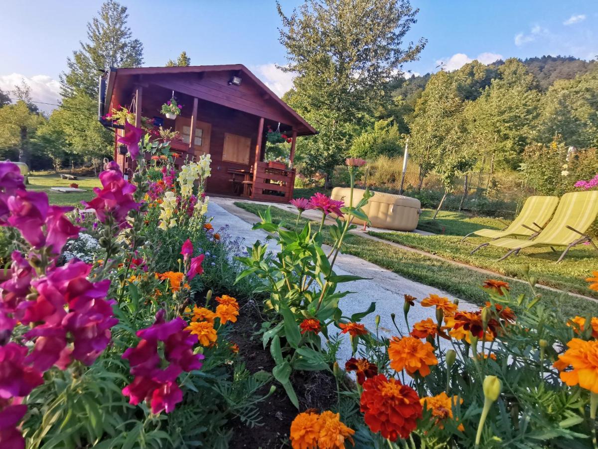 Cottage La Sierra With Jacuzzi Korenica Esterno foto