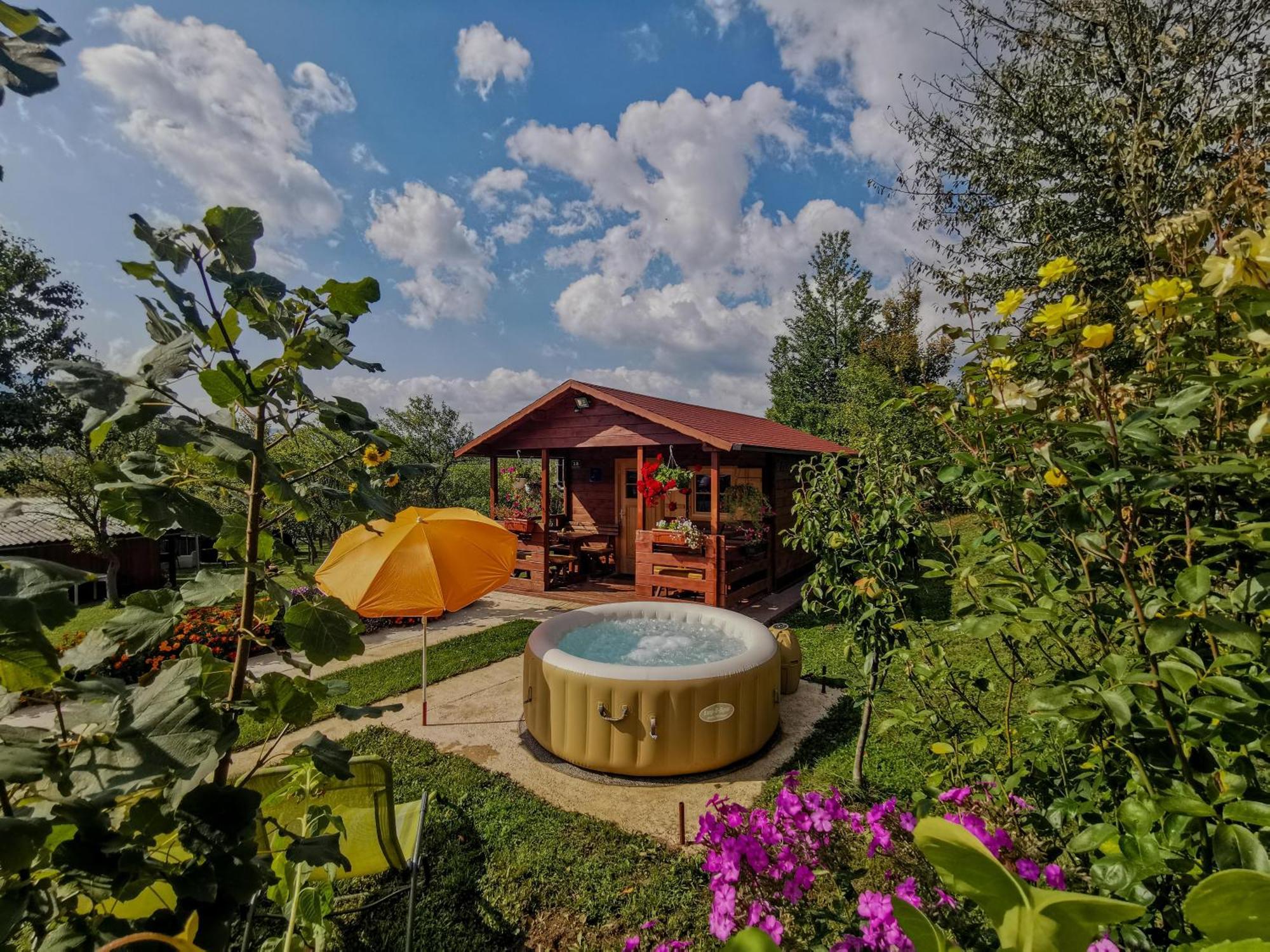 Cottage La Sierra With Jacuzzi Korenica Esterno foto