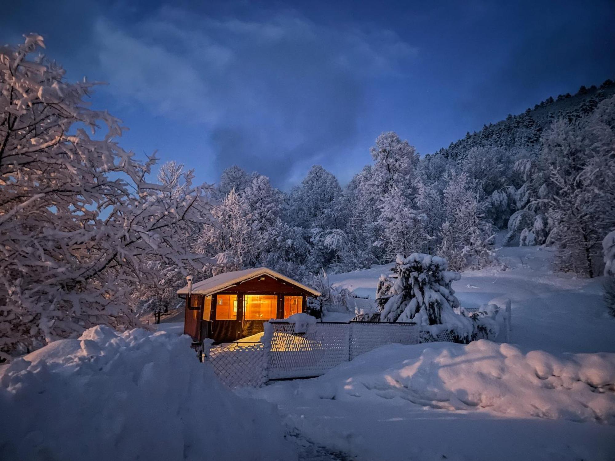 Cottage La Sierra With Jacuzzi Korenica Esterno foto