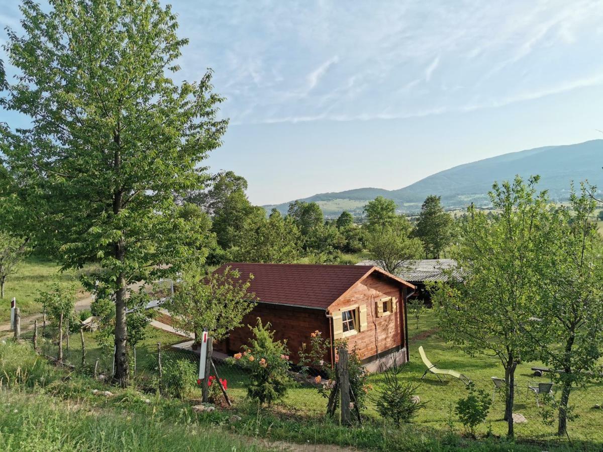 Cottage La Sierra With Jacuzzi Korenica Esterno foto