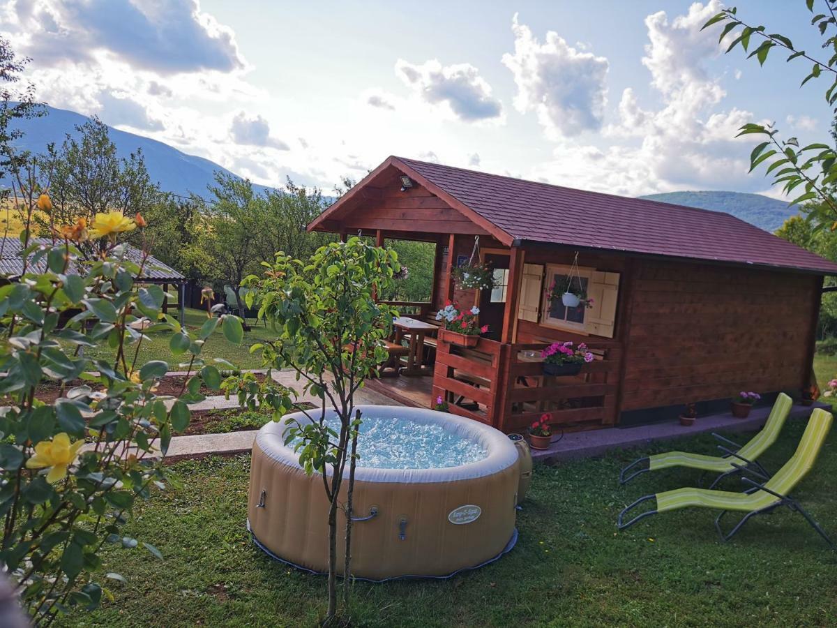 Cottage La Sierra With Jacuzzi Korenica Esterno foto