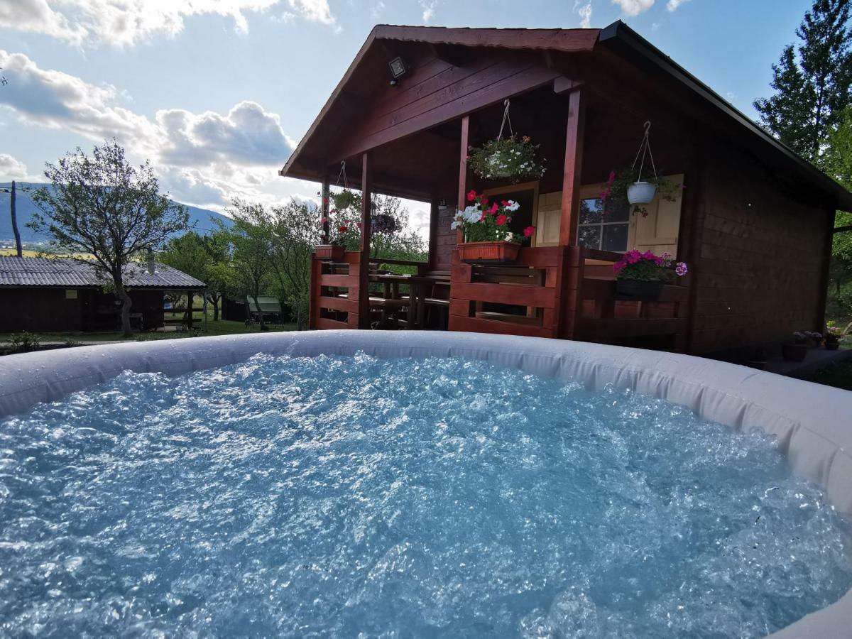 Cottage La Sierra With Jacuzzi Korenica Esterno foto